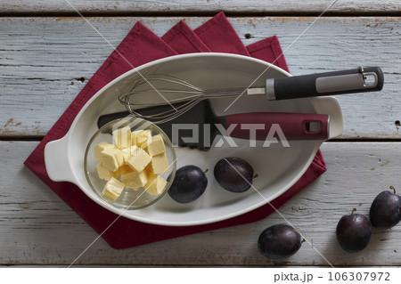 concept of home baking 106307972