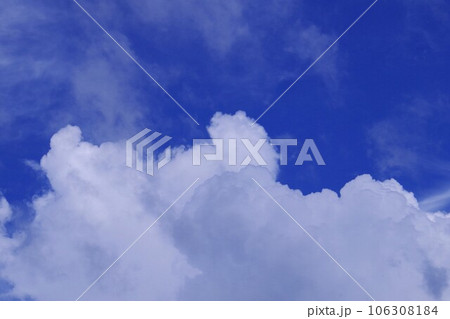 夏の青空と白い雲 夏の青空と白い雲 106308184