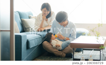 3人家族イメージ 3人家族イメージ 106308729