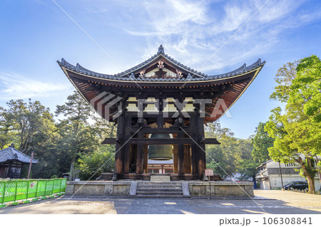 青空に映える東大寺鐘楼 青空に映える東大寺鐘楼 106308841