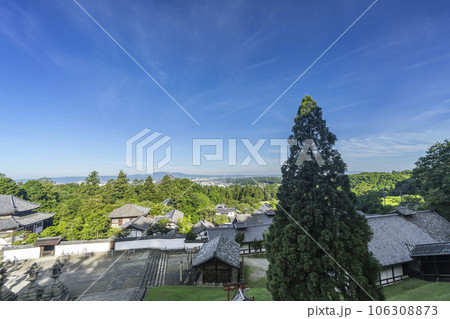 奈良　東大寺二月堂から奈良市街方面を見る 106308873