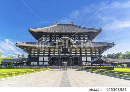 青空に映える東大寺大仏殿（金堂） 106308921