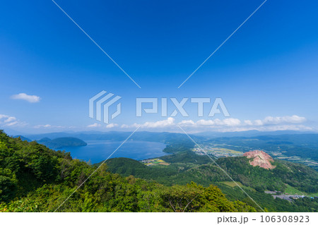 洞爺湖と昭和新山の空撮 106308923