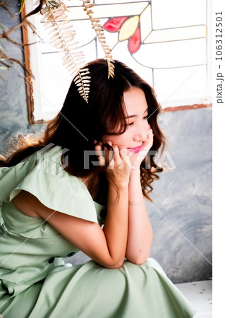若い女性 若い女性 106312501