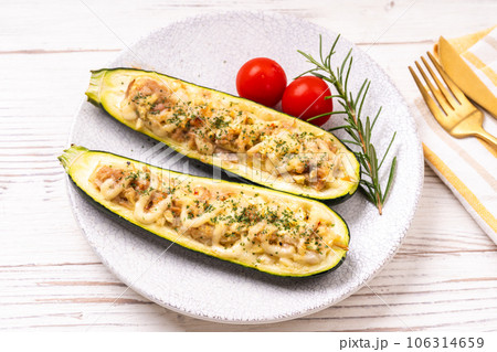 ズッキーニのツナマヨ焼き 106314659