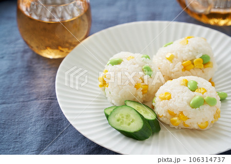 トウモロコシと枝豆のおにぎり 106314737