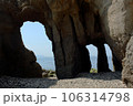 昼の山陽小野田市のくぐり岩 106314798