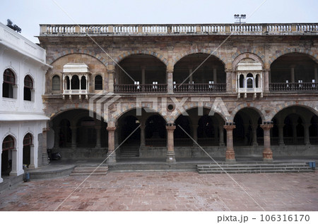 Inner view Rajwada or Holkar Palace. One of the oldest structures, started in 1747 by Malhar Rao Holkar, Indore, Madhya Pradesh, India 106316170