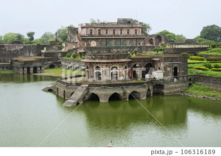 Taveli Mahal and Kapur Talao, situated in the fort opposite Jahaz Mahal, built by Sultan Ghiyasuddin Khilji as a harem Mandu, Madhya Pradesh, India Taveli Mahal and Kapur Talao, situated in the fort opposite Jahaz Mahal, built by Sultan Ghiyasuddin Khilji as a harem Mandu, Madhya Pradesh, India 106316189