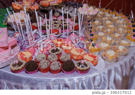 Sweet cakes at a wedding banquet. Catering, sweet festive buffet. Candy bar Sweet cakes at a wedding banquet. Catering, sweet festive buffet. Candy bar 106317012