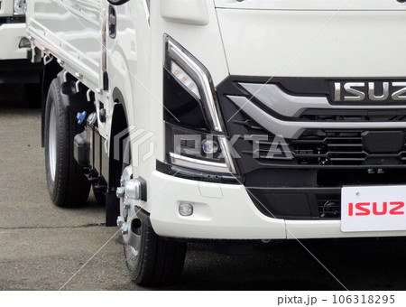 商用車イメージ　いすゞ新型エルフのフロントマスク 106318295