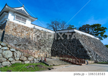 【日本100名城】初冬の岡山城　不明門と本丸石垣　岡山県岡山市北区 106318583