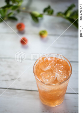 夏 冷えたアセロラドリンクイメージ8 106320421