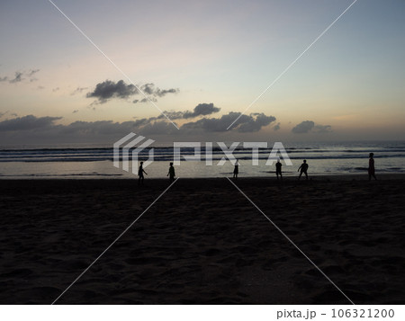 レギャンの夕暮れの海の子供たち レギャンの夕暮れの海の子供たち 106321200