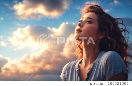夕暮れ時に空を見上げる女性 - AI生成画像 106321302