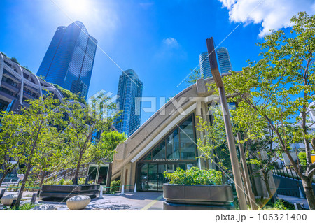 日本の東京都市景観 新たにお目見えした神谷町駅出入口や新名所・麻布台ヒルズなどを望む 106321400