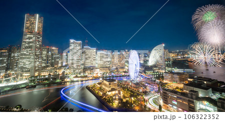 【都市風景】花火と船の軌跡が美しいみなとみらいの夜景 106322352