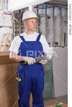 Contractor using angle grinder 106322561