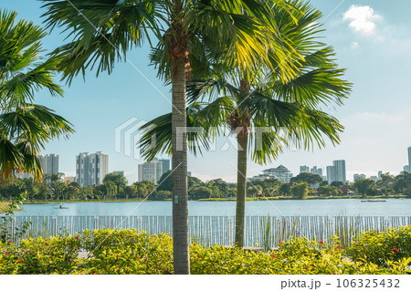 Taman Tasik Titiwangsa park lake in Kuala Lumpur, Malaysia Taman Tasik Titiwangsa park lake in Kuala Lumpur, Malaysia 106325432