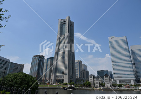 快晴のみなとみらいとランドマークタワー 快晴のみなとみらいとランドマークタワー 106325524