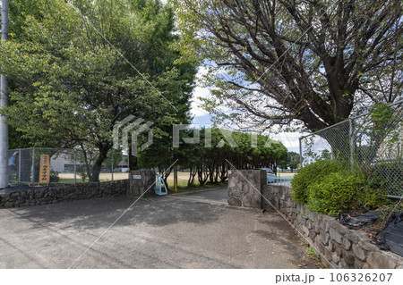 西原村立西原中学校校門 西原村立西原中学校校門 106326207