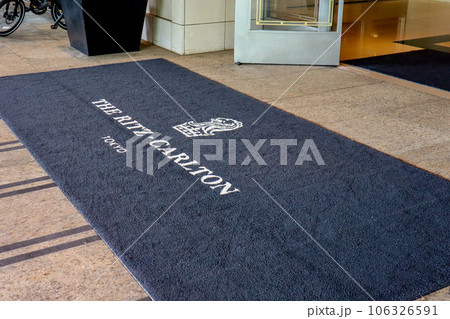 高級ホテル　リッツカールトン東京　ウェルカムマット 106326591