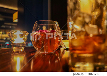 高級ホテル　リッツカールトン東京　クラブフロアの夜景 106326600