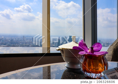 高級ホテル　リッツカールトン東京 最上階ラウンジ　アフタヌーンティー 106326606