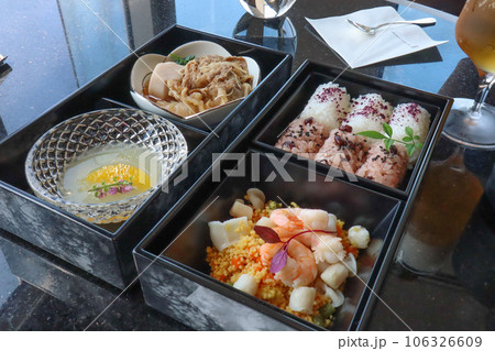 高級ホテル　リッツカールトン東京の朝食。和食 106326609
