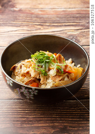 豚バラの五目炊き込みご飯 106327518