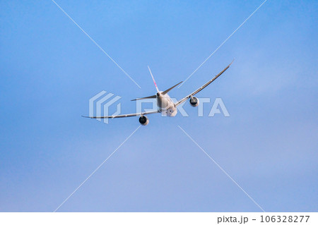 離陸した飛行機 106328277