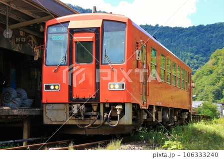 【JR西日本】キハ120形（九頭竜線：九頭竜湖駅） 106333240