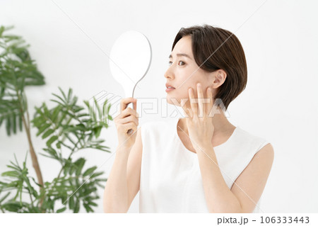 女性　美容　トラブル 106333443