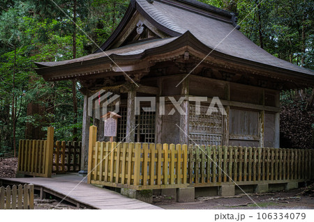 高千穂神社五間社流造の本殿 106334079