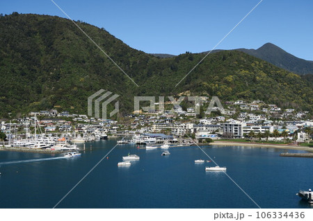 ニュージーランドのクック海峡、ピクトン 106334436
