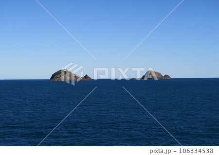 ニュージーランドのクック海峡、クイーン・シャーロット・サウンド 106334538