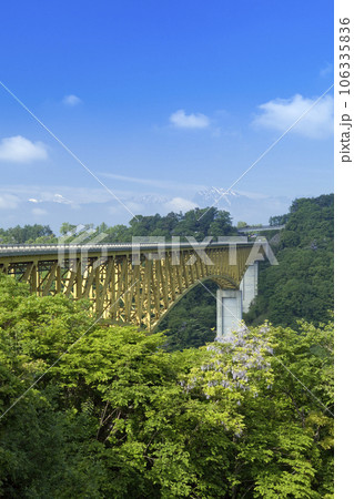 八ヶ岳高原大橋と南アルプス 106335836