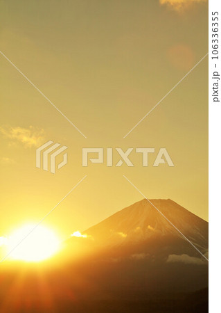 日本の夜明け 富士山と太陽 日本の夜明け 富士山と太陽 106336355