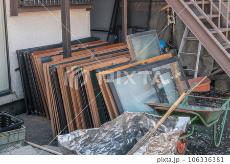 アパートの解体で撤去した建具 アパートの解体で撤去した建具 106336381