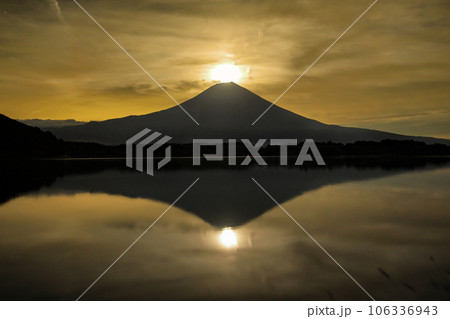 夏富士のWダイヤモンド富士の絶景（田貫湖）　静岡県 106336943
