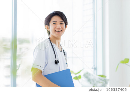 白衣 男性 医師 看護師 白衣 男性 医師 看護師 106337406