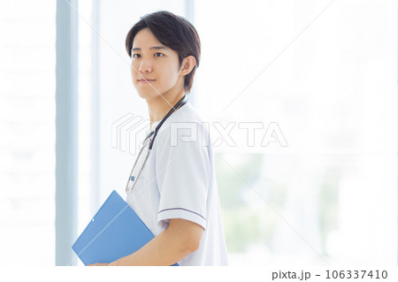 白衣 男性 医師 看護師 白衣 男性 医師 看護師 106337410