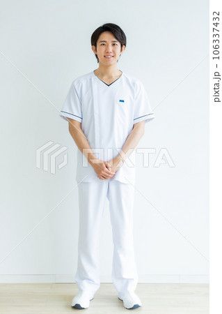 白衣 男性 医師 看護師 白衣 男性 医師 看護師 106337432