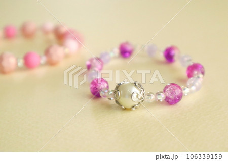 ハンドメイドの子ども用のブレスレット ハンドメイドの子ども用のブレスレット 106339159