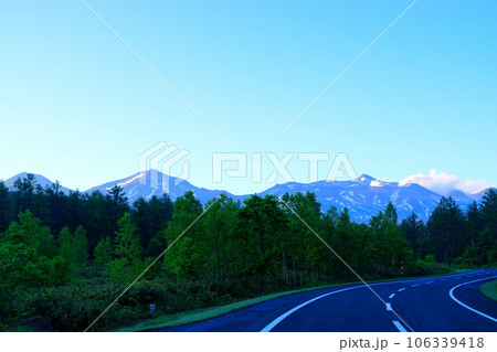北海道の絶景ドライブ／北海道美瑛町 106339418