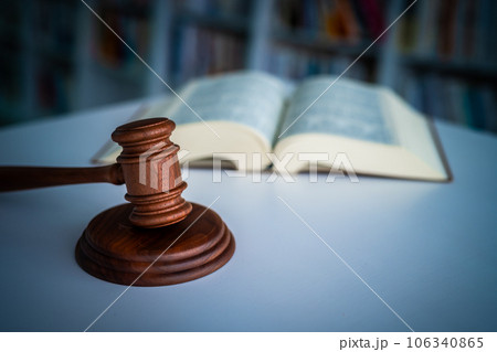 法律関連イメージ(コンセプチュアルイメージ) 法律関連イメージ(コンセプチュアルイメージ) 106340865
