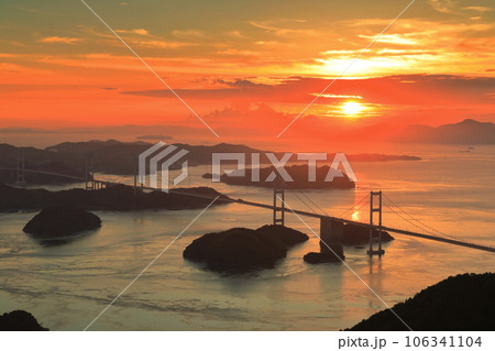 【愛媛県】夕焼けの来島海峡大橋(しまなみ海道) 【愛媛県】夕焼けの来島海峡大橋(しまなみ海道) 106341104