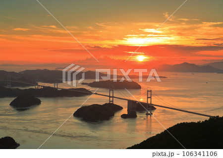 【愛媛県】夕焼けの来島海峡大橋(しまなみ海道) 【愛媛県】夕焼けの来島海峡大橋(しまなみ海道) 106341106
