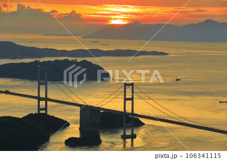 【愛媛県】夕焼けの来島海峡大橋(しまなみ海道) 【愛媛県】夕焼けの来島海峡大橋(しまなみ海道) 106341115