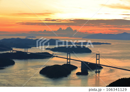 【愛媛県】夕焼けの来島海峡大橋(しまなみ海道) 【愛媛県】夕焼けの来島海峡大橋(しまなみ海道) 106341129